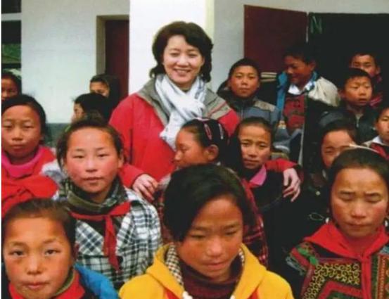 主持人欧阳夏丹全身_央视国脸李修平退休后生活_央视主持人欧阳夏丹近况