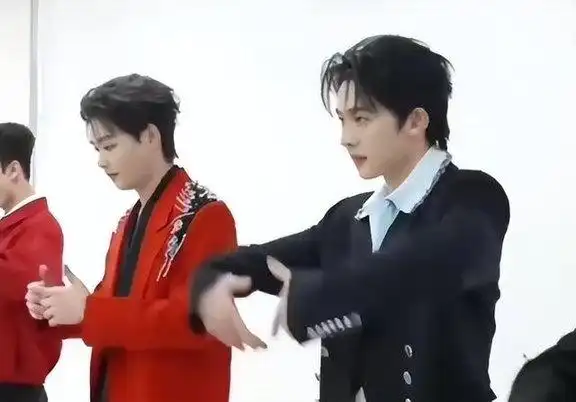 最差春节联欢晚会_跨界乱象_网络春晚口碑下滑