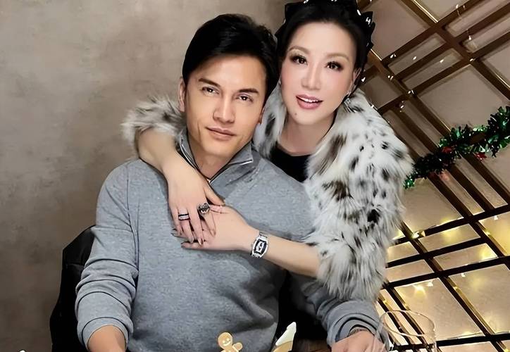 吕良伟老婆杨小娟照片，北大毕业的女强人，难怪不带她回老家