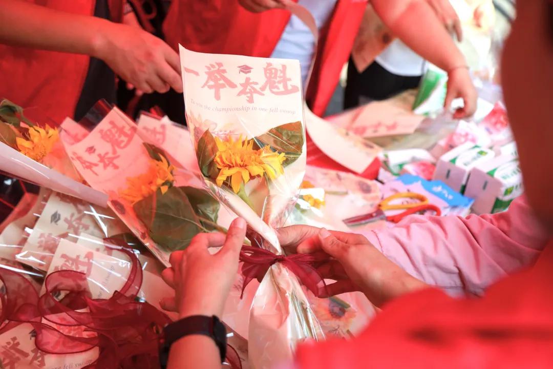 醴陵高考考点家长送考习俗_2025年高考醴陵考生情况_醴陵四中录取标准