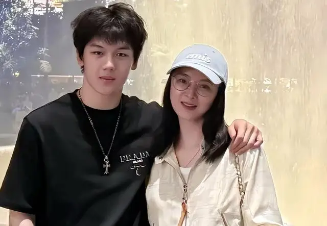晴格格王艳近照_王艳儿子球球北大_王艳老公王志才图片