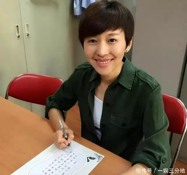 欧阳夏丹不主持新闻联播了吗_欧阳夏丹 主持生涯 48岁不婚不育