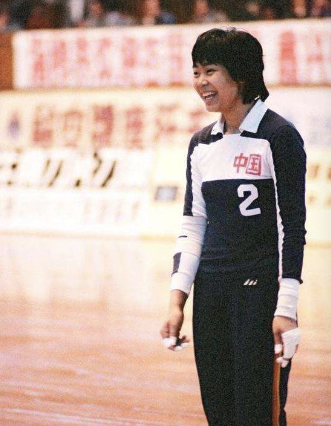 梁艳排球生涯经历_中国女排五连冠唯一全程球员_女排梁艳的女儿