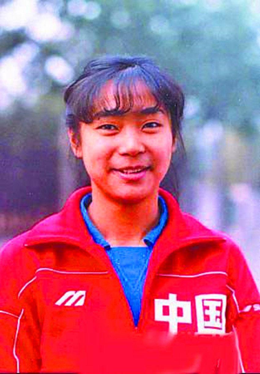 梁艳排球生涯经历_中国女排五连冠唯一全程球员_女排梁艳的女儿