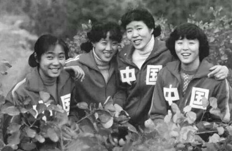 女排梁艳的女儿_中国女排五连冠唯一全程球员_梁艳排球生涯经历