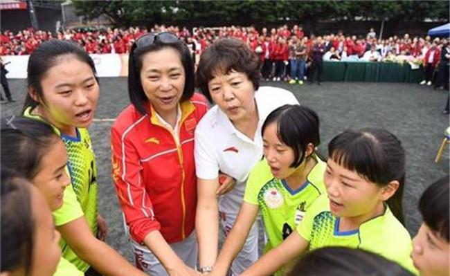 女排精神梁艳_中国女排梁艳_女排梁艳的女儿