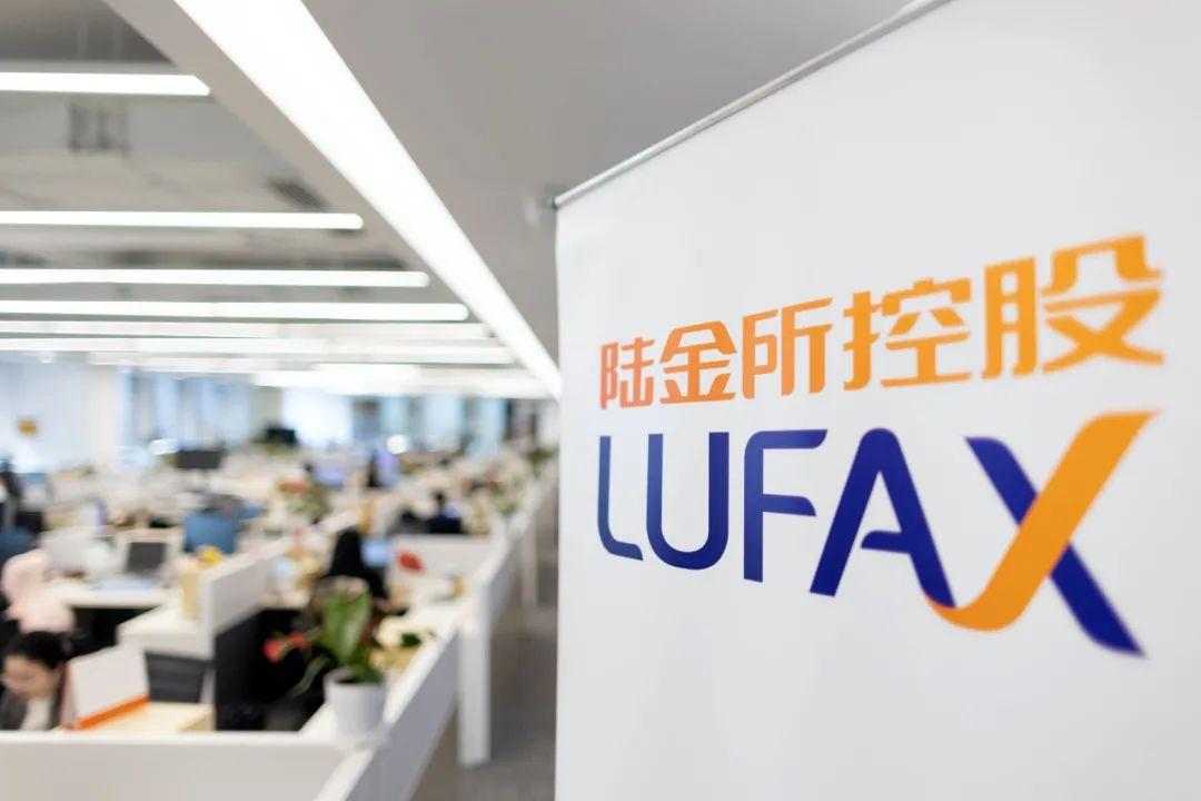 陆金所与凤凰金融对比：哪家更靠谱？