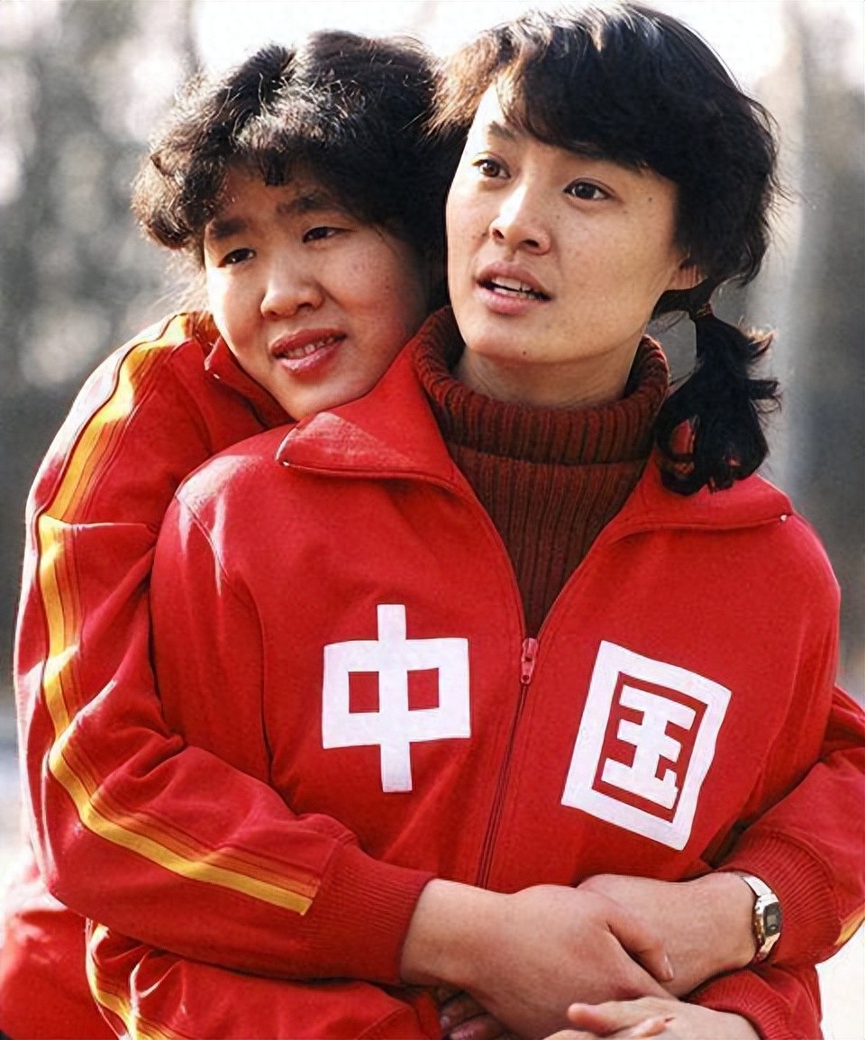 女排梁艳女儿情况如何？她的成长经历又是怎样的？