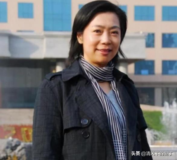 女排精神 激励作用 梁艳的成长之路_中国女排五连冠队员 梁艳 退役后的人生经历_女排梁艳的女儿