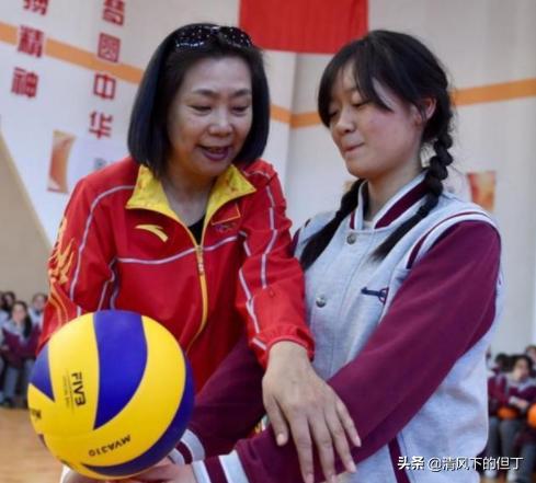 中国女排五连冠队员 梁艳 退役后的人生经历_女排梁艳的女儿_女排精神 激励作用 梁艳的成长之路