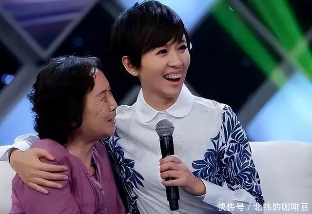 欧阳夏丹不主持新闻联播了吗_欧阳夏丹 央视主持人 抖音博主_欧阳夏丹 央视离职原因 抖音发展