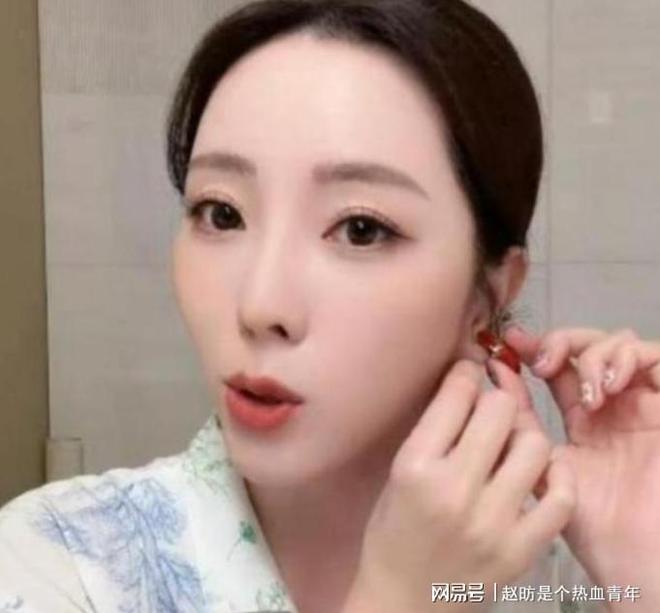 欧阳夏丹 央视 国脸 主持人 离开央视 原因 欧阳夏丹 近况 生活 短视频 李思思 家庭原因 转型 欧阳夏丹 旅行_欧阳夏丹不主持新闻联播了吗