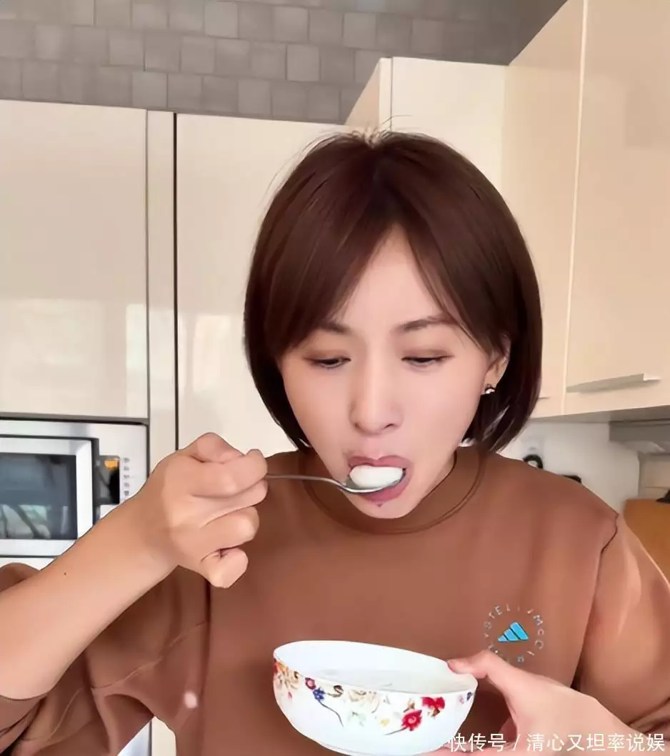 欧阳夏丹 央视离职原因 欧阳夏丹 48岁未婚未育_欧阳夏丹不主持新闻联播了吗