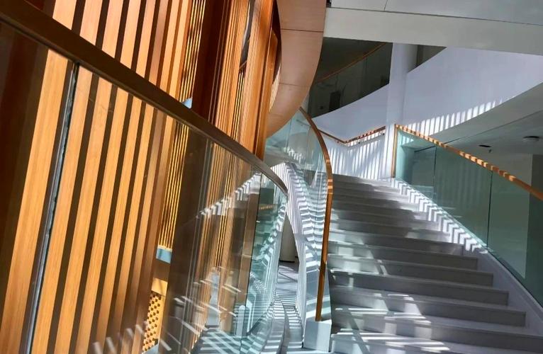 昆明市云南省财经学校_云南财经大学2025年本科招生人数_云南财经大学2025年招生信息