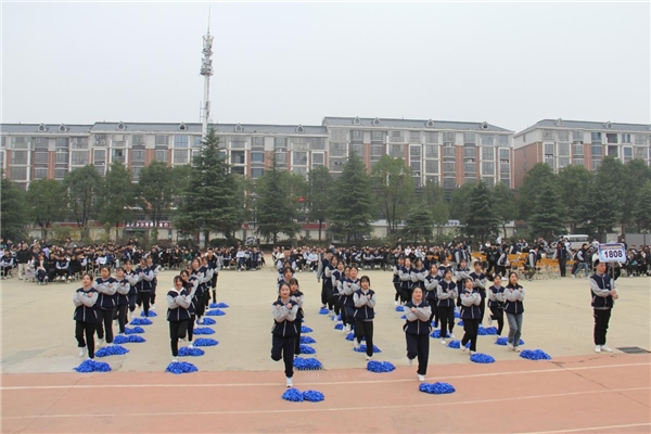 长沙财经学校体操音乐_长沙市蓝天科技中等职业学校课间操比赛_阳光体育活动每天锻炼一小时